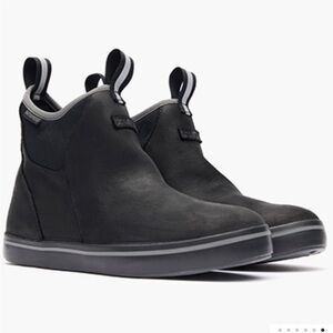 Xtratuf Women's leather 6-inch ankle deck boots black size 8